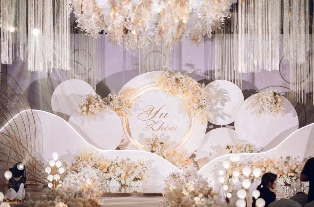 Wuxi wedding makeup camera wedding layout wedding company wedding planning hand-painted ceiling wedding