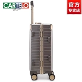 Вместительный и большой чемодан