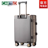 Вместительный и большой чемодан