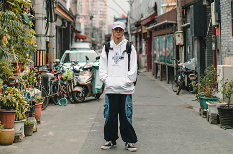 三招巧助攻,矮瘦男轻松搞定街头风