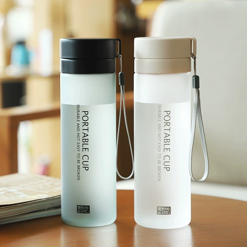 Пластиковая портативная высококачественная вместительная и большая летняя спортивная бутылка, коллекция 2021