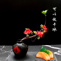 Sashimi swaying trays decorated with flower and grass trays decorated with creative sushi Dining Decorations Hotel Restaurant Mood Swings Flowers