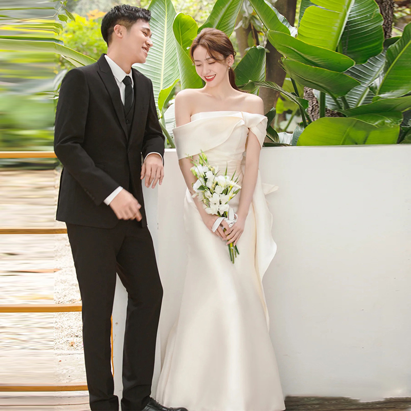 Satin Off-The-Shoulder Light Wedding Dress, Super Fairy-Like Style, Outdoor Reception Dress for the Bride, Simple and Elegant White Evening Dress Satin Off-The-Shoulder Light Wedding Dress, Super Fairy-Like Style, Outdoor Reception Dress for the Bride, Simple and Elegant White Evening Dress