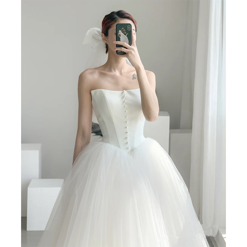 French wedding dress 2022 new white minimalist temperament to smear out the door yarn small graduate Pongbo dress