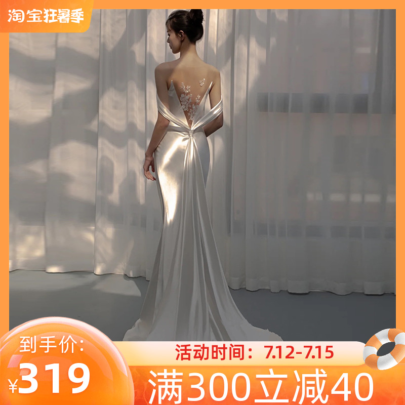 Fah Style Heben Wind Light Wedding Dress White Minimalist Temperament Fishtail Cashew to greet Bing in a satin gown with small trailing tail