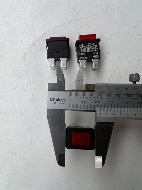 Hong Kong Defeng Apm-2116 Self-Locking Push Button Switch 4-Pin Dual-Way Vacuum Cleaner Switch with Light Brand New