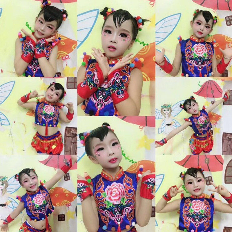Sixty-first Children's Ethnic People Open Door Yang Yang Gang Show Dressing Young Children's Handkerchief Dance Chinese Wind Show