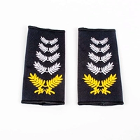 Желтая печать на плече