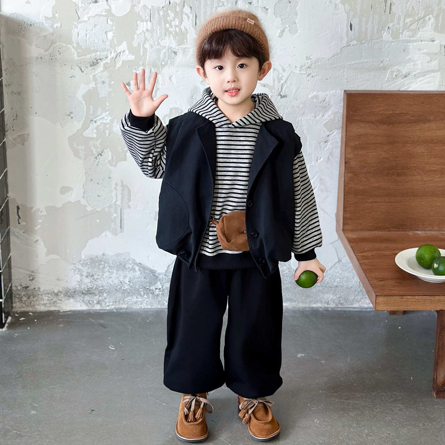 Костюм для мальчиков, новинка 2026 года, красивый и модный жилет для юных мастеров, детский свитер с длинными рукавами в корейском стиле, весенне-осенний костюм