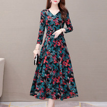 Lady dress foreign style high end 2020 Autumn New temperament V collar long sleeve print mother long skirt