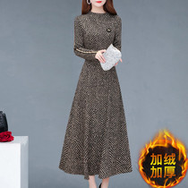 Plus velvet dress women autumn and winter 2020 new knee noble lady foreign style high-end coat belly dress