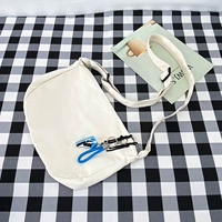 Белая синяя подвеска