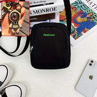 Зеленая маленькая космическая подвеска