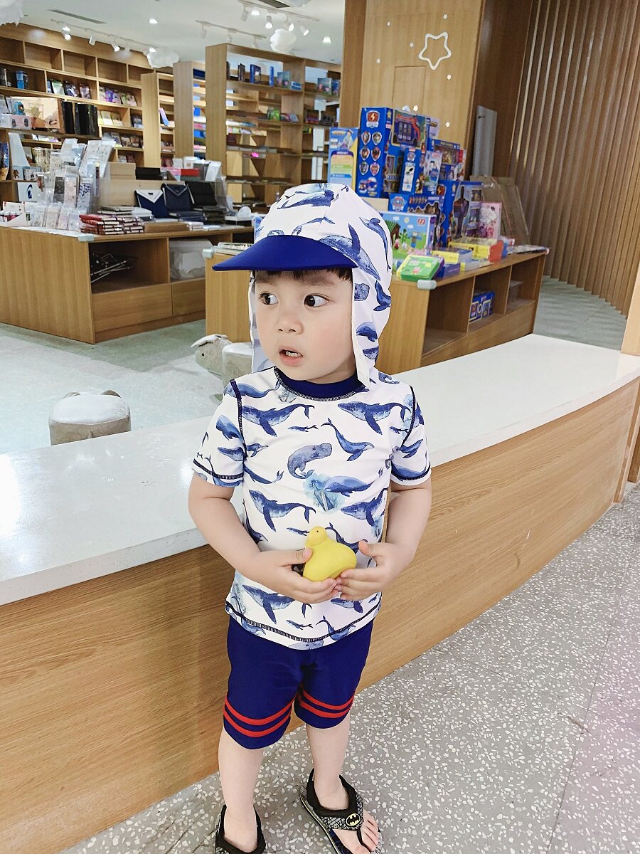 Children's hot spring Men's children's baby black and white whale swimsuit Boys split swimsuit Handsome quick dry sunscreen swimsuit