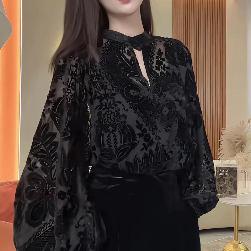 European-Style Fashionable Shirts 2025 New Women's Autumn and Winter High-End Lace Base Layer Shirts Unique and Chic Tops