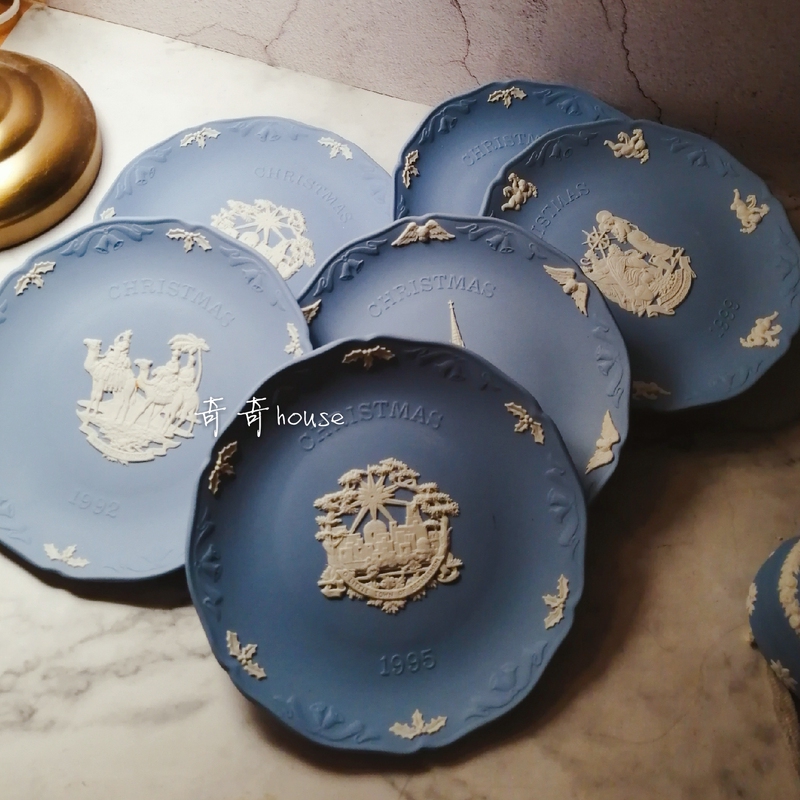 British Wedgwood Embossed Christmas Plate, No Original Box, Free Shipping British Wedgwood Embossed Christmas Plate, No Original Box, Free Shipping