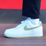 NIKE Nike AIR FORCE 1 модные спортивные и повседневные кроссовки Air Force One с низким вырезом FJ4146-110