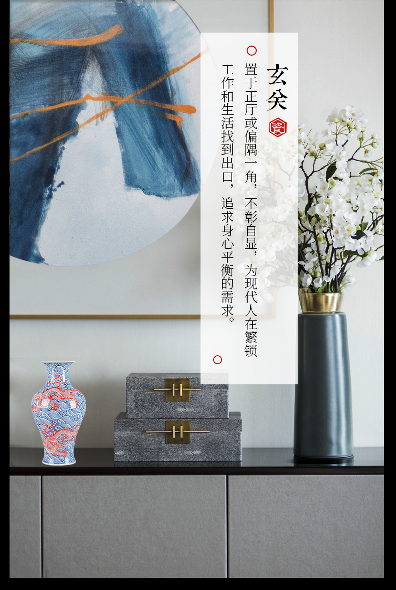 Antique blue and white porcelain of jingdezhen ceramics bound lotus flower vase Chinese style living room corner what adornment is placed by hand