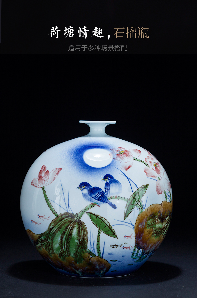 Jingdezhen ceramic pomegranate hand blue and white porcelain bottle of Chinese famous household flower arrangement sitting room adornment handicraft furnishing articles