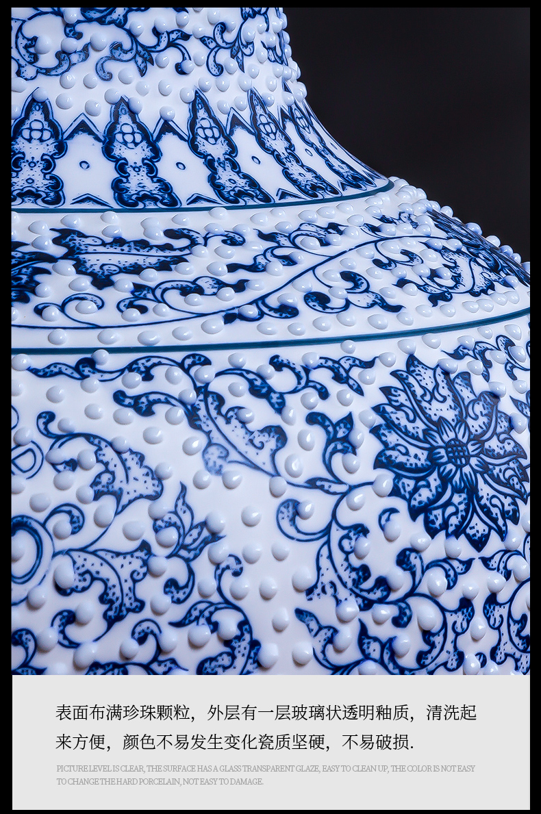Jingdezhen ceramic hand - made large blue and white porcelain vase is placed large sitting room of Chinese style porcelain decorative arts and crafts