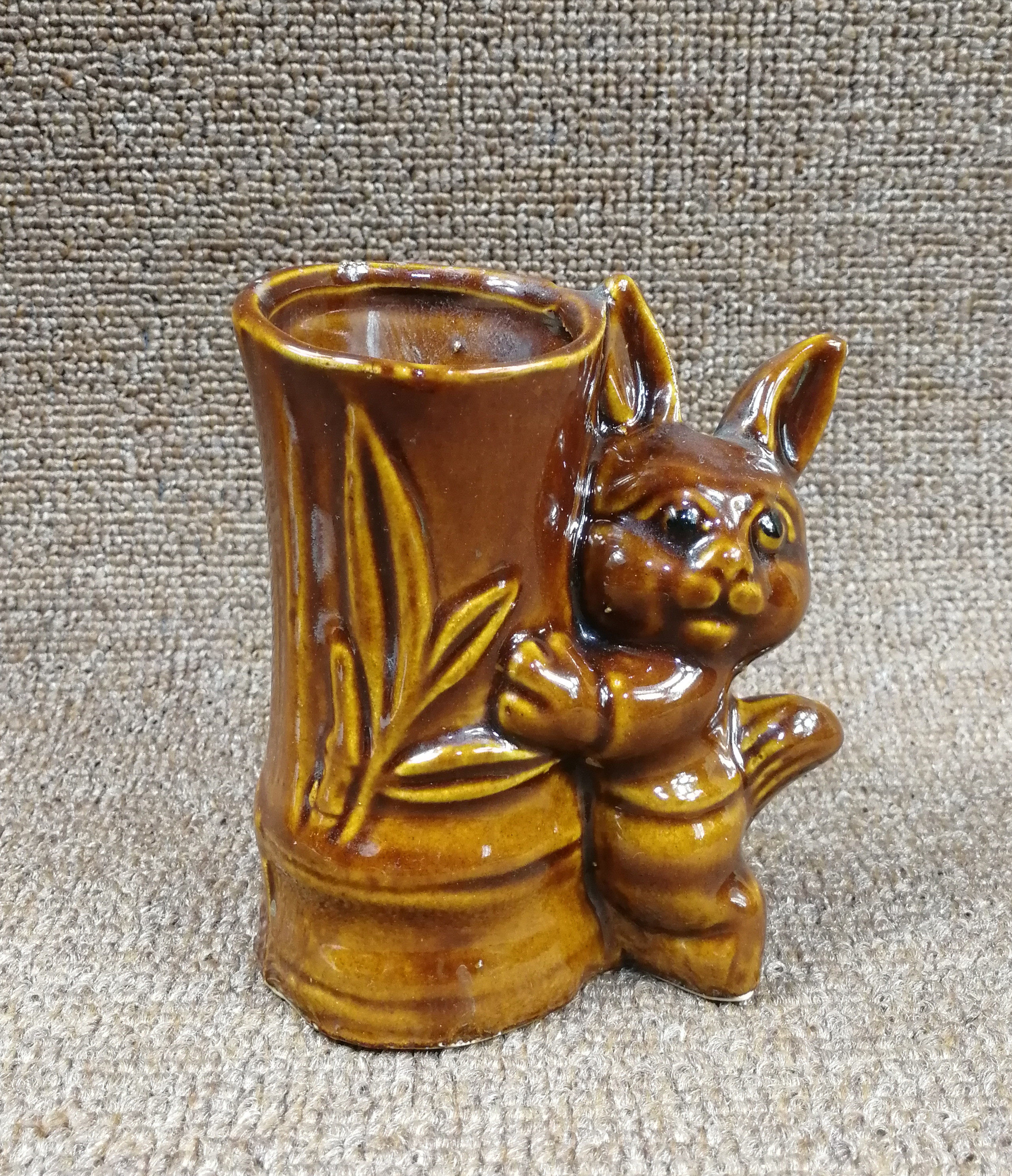 78-decade old sauce glazed porcelain pen holder rabbit styling old pen holder