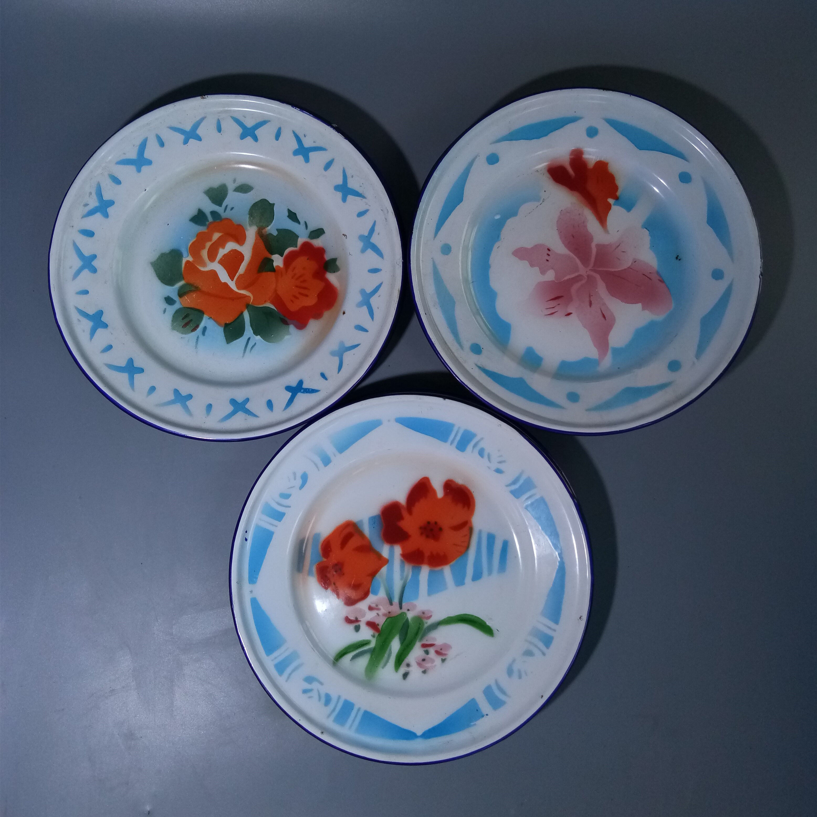 Cultural Revolution Old Stock Golden Fish Card Old Enamel Tray Nostalgia Video Prop Flower Pattern Old Plate