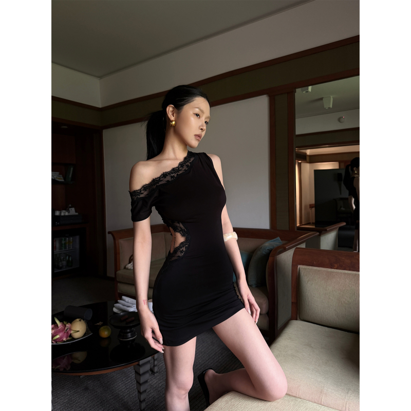 Hydrae Xi1Ying Black Lace Patchwork Off-Shoulder Dress, Sexy Waist-Cinching Slim-Fit Bodycon Mini Dress Hydrae Xi1Ying Black Lace Patchwork Off-Shoulder Dress, Sexy Waist-Cinching Slim-Fit Bodycon Mini Dress