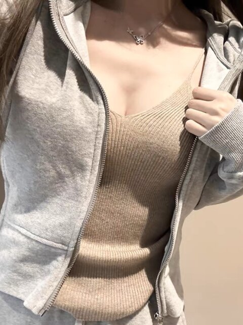 Pure and Alluring Style, Thin Knit Camisole for Women, Ribbed, Covers Side Breasts, Skin-Friendly, Autumn and Winter, Versatile, V-Neck, Sleeveless Top