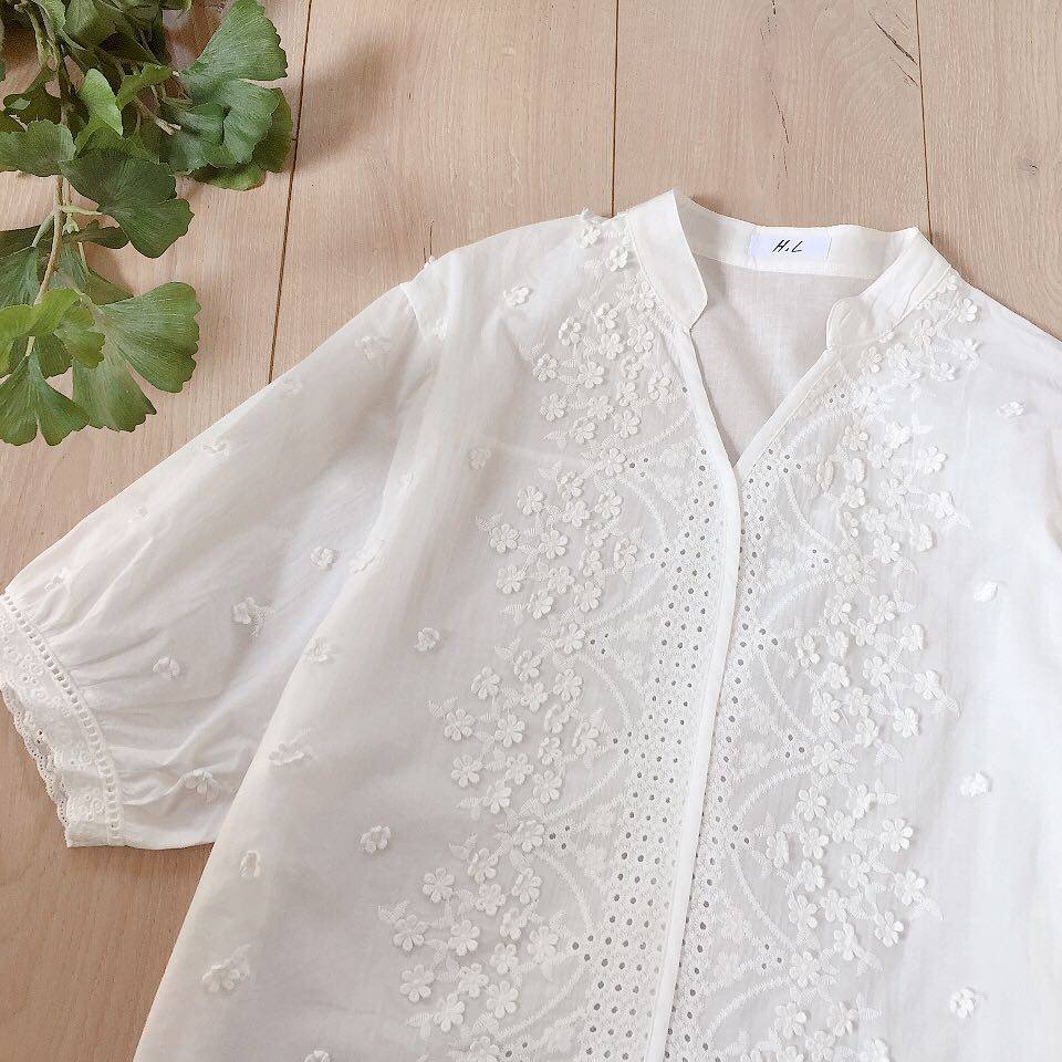 Pure cotton embroidery white shirt woman 2022 spring and summer new short sleeve V collar fresh shirt art embroidered 100 hitch blouse