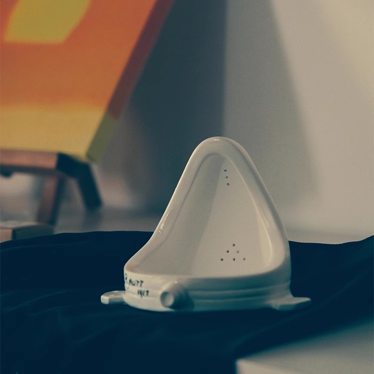 仿生斗兽场：香薰艺术与未来科技的奇妙交融