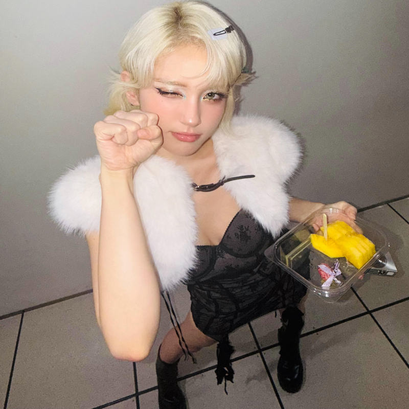 New LAOSHU Korean Somi-Style Furry Vest Short Top Layered Look Y2K Millennial Retro