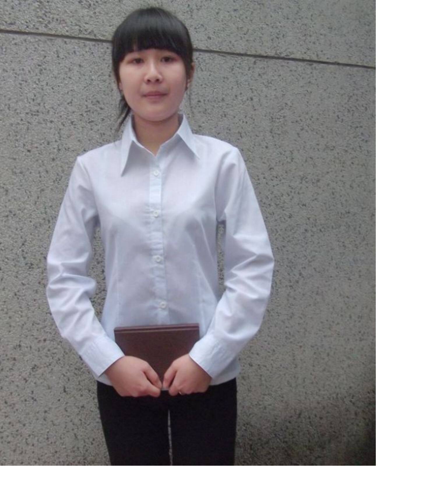 Белая лазурная рубашка, розовый лонгслив, комбинезон 