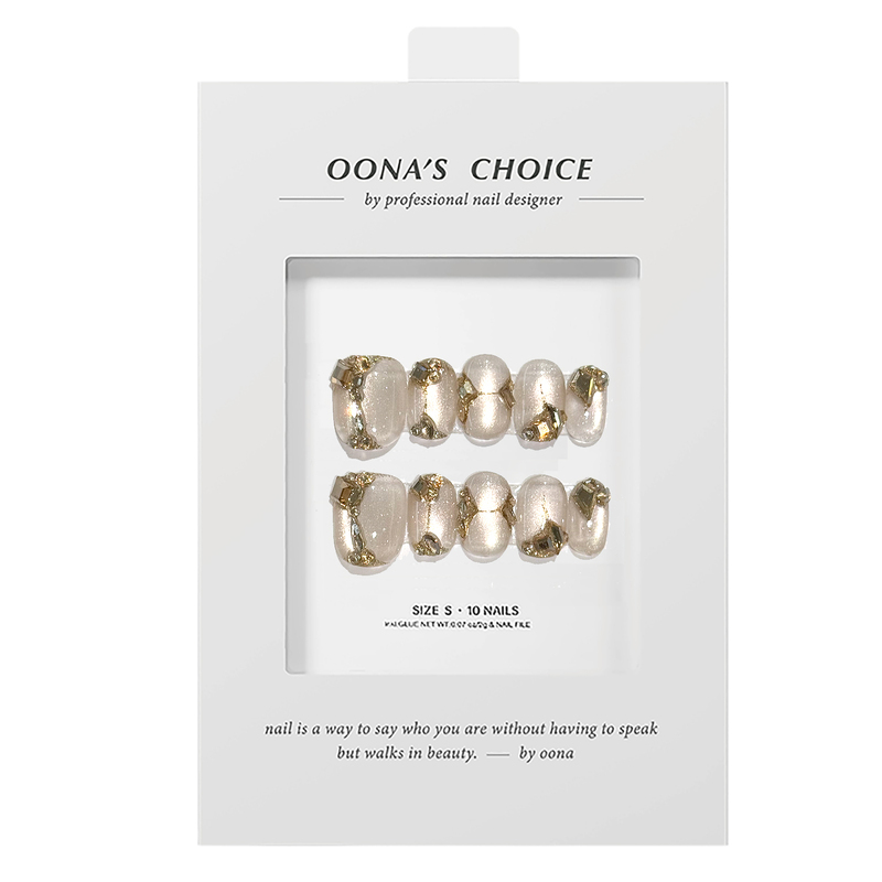 【Guiqi】All-In-One Diamond Design Nude Cat-Eye Manicure, High-End Old Money Style Gold Versatile Short Press-On Nails