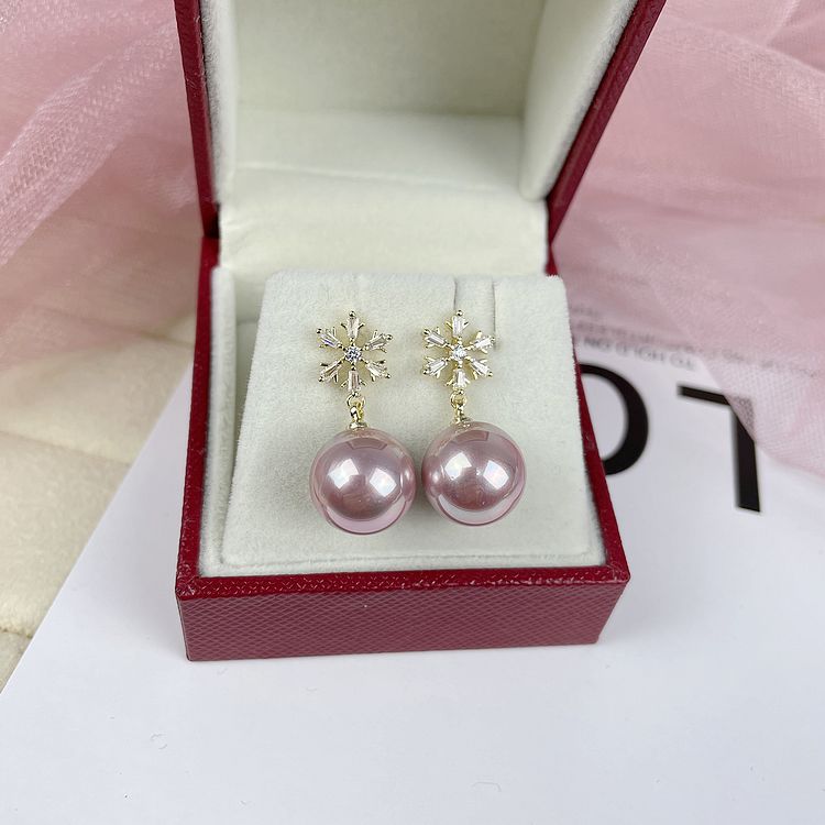 Christmas Blossom snowflake beaded pearl earrings natural mother bay imitation pearl earrings 925 silver needle earring pendant temperamental woman white