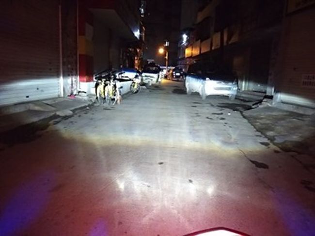 Vương Giang lớn búp bê xe máy m3 khỉ nhỏ ms ngẫu nhiên sửa đổi xenon đèn pha lắp ráp mắt thiên thần q5 ống kính ánh sáng đèn pha xe wave