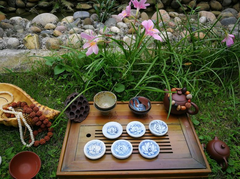 The Ming Dynasty Mid-term Youth Flower Ancient Porcelain Sheet Cup Cushion B Group A rare set of Lotus Qingya Zen of a set