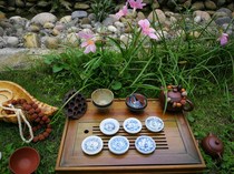 In the mid-Ming Dynasty the blue and white ancient porcelain coaster Group B is a rare collection of Lotus Green and elegant Zen.