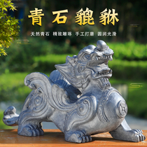 Stone sculpted green stone stone leopard A couple of household shops doorway to look at the door Picchu town house stone carvings leopard