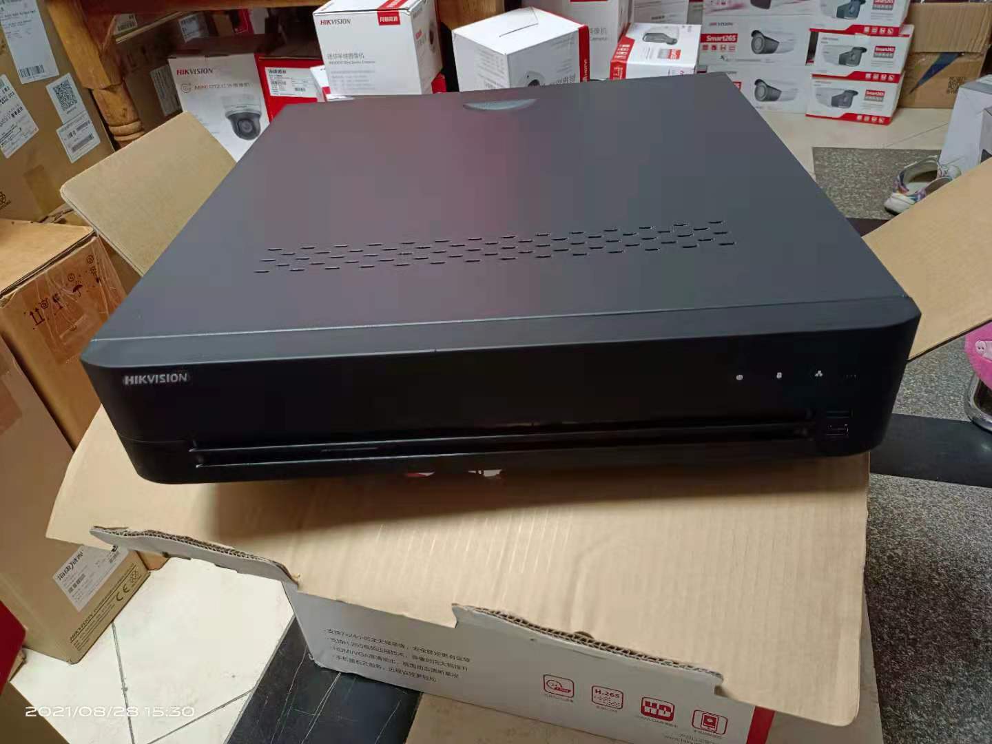 SeaConway sees DS-8616N-E8-V2 16-way 8 disc HD harddisc recorder