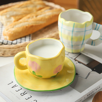 In unruly hands pinched irregular Mark Cup retro cute pink striped ceramic coffee afternoon tea cup suit