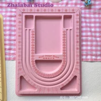 Розовое дизайнерское ожерелье