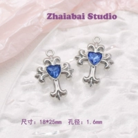 Кулон с синим крестом цветов