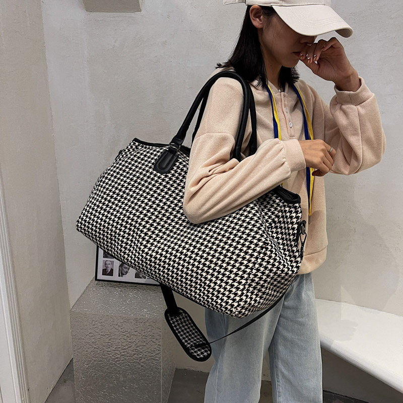 Travel Bag Women Large Capacity Light Short Travel Containing Fitness Bag For Business Travel Clothes Clothes Carry-on Luggage Bag