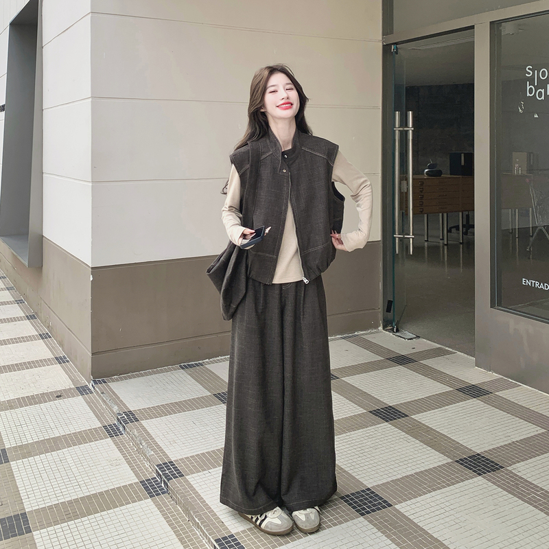Vintage-Style Relaxed and High-End Casual Suit for Women, Autumn 2026 New Model, Vest, T-Shirt, Wide-Leg Pants Three-Piece Set Vintage-Style Relaxed and High-End Casual Suit for Women, Autumn 2026 New Model, Vest, T-Shirt, Wide-Leg Pants Three-Piece Set
