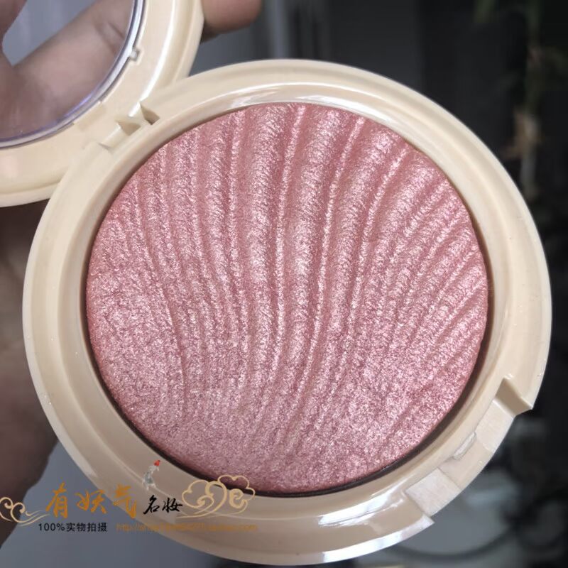 Điểm nổi bật yêu thích của tôi ~ Vàng sáng tức thì làm nổi bật nàng tiên cá phấn bắt sáng fenty
