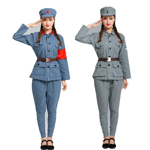 Взрослый волонтер Красной Армии Pla Guerrillas, исполняющий старое общество старого народной деревни одежды Гушу.