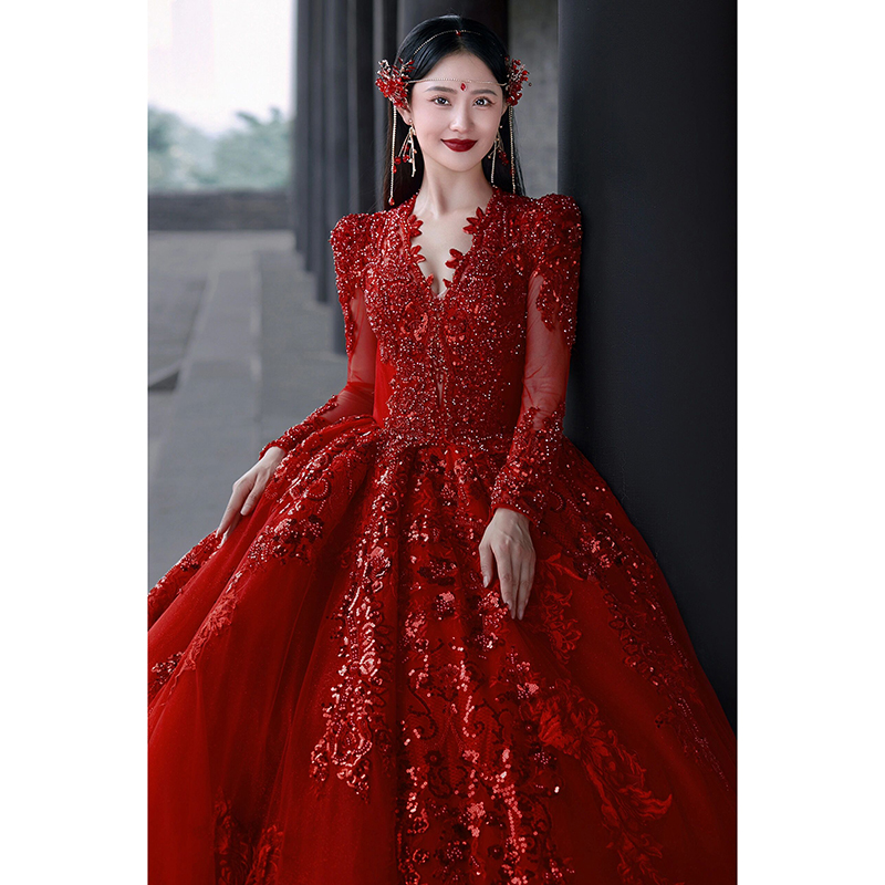 Red wedding dress 2023 new brides small sub long sleeves V collar advanced senses main yarn Heavy work extravagant trailing winter-Taobao