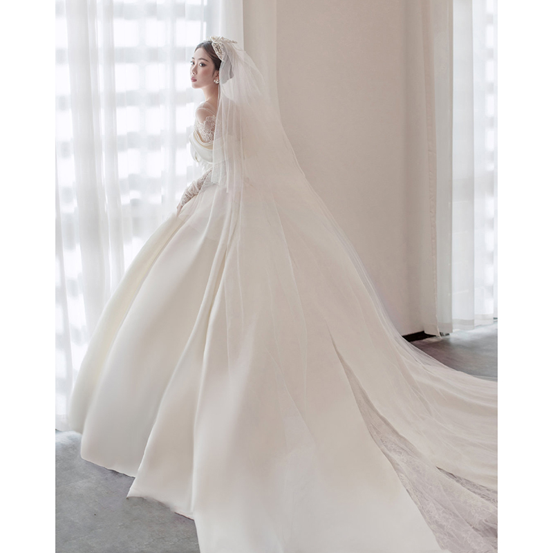 Satin main wedding dress 2023 new temperament bride small long -sleeved palace style retro tail high -level texture Satin main wedding dress 2023 new temperament bride small long -sleeved palace style retro tail high -level texture