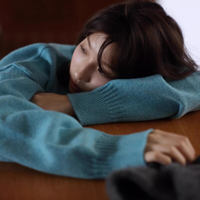 100% Wool, a Small Sea of Color in Winter, Egg Blue Loose-Fitting Oversized Sweater