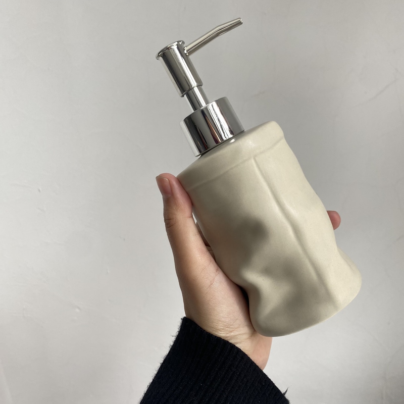 Original High-Quality, Aesthetically Pleasing, Light Luxury Ceramic Hand Soap Dispenser Bottle with a Pinchable Design, Designer Style Bathroom Shower Gel Dispensing Bottle